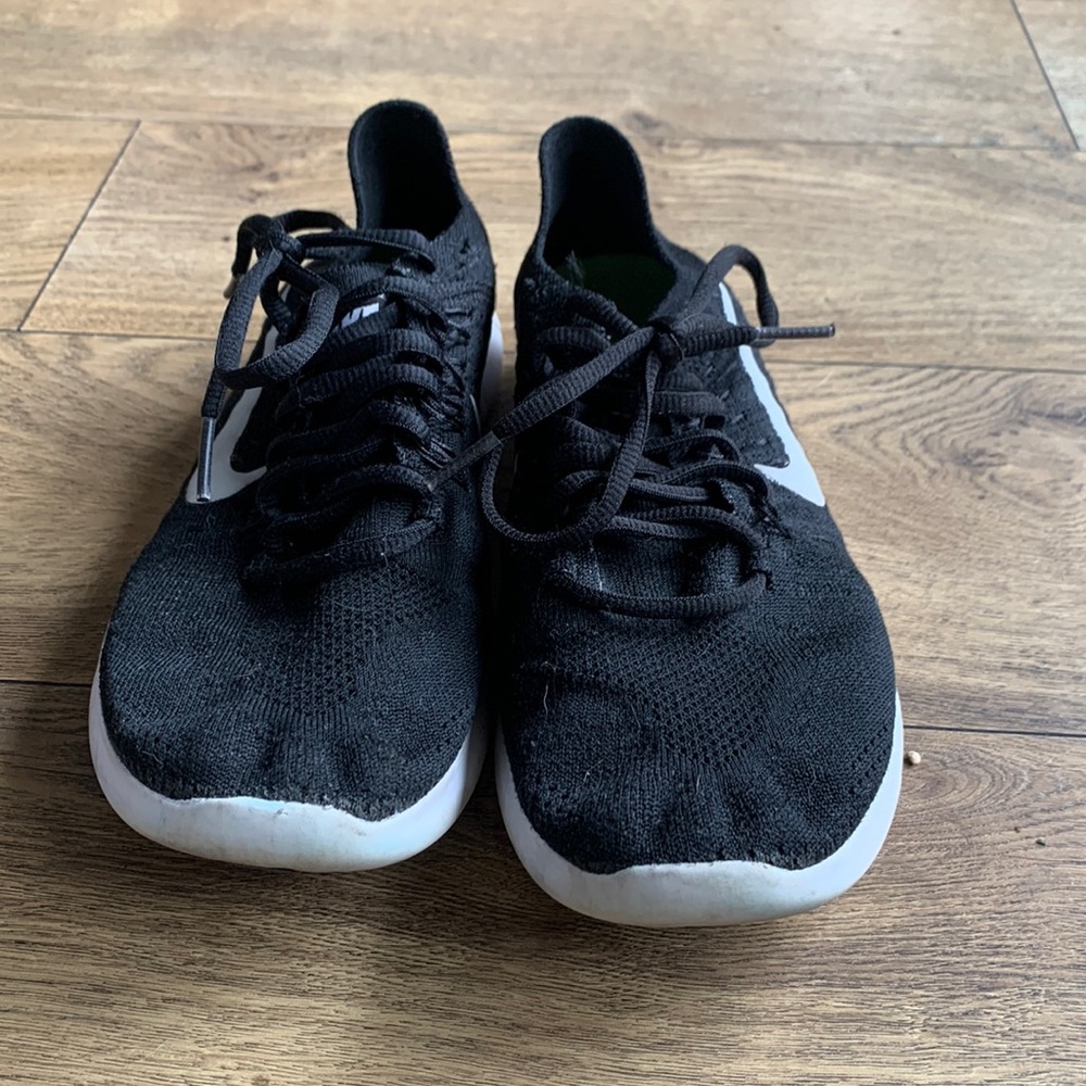 Nike ladies running free run shoes